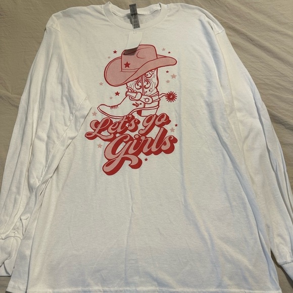 Gildan Tops - Spring Must-Have: Brand New Gildan Long Sleeve Tee (XL)